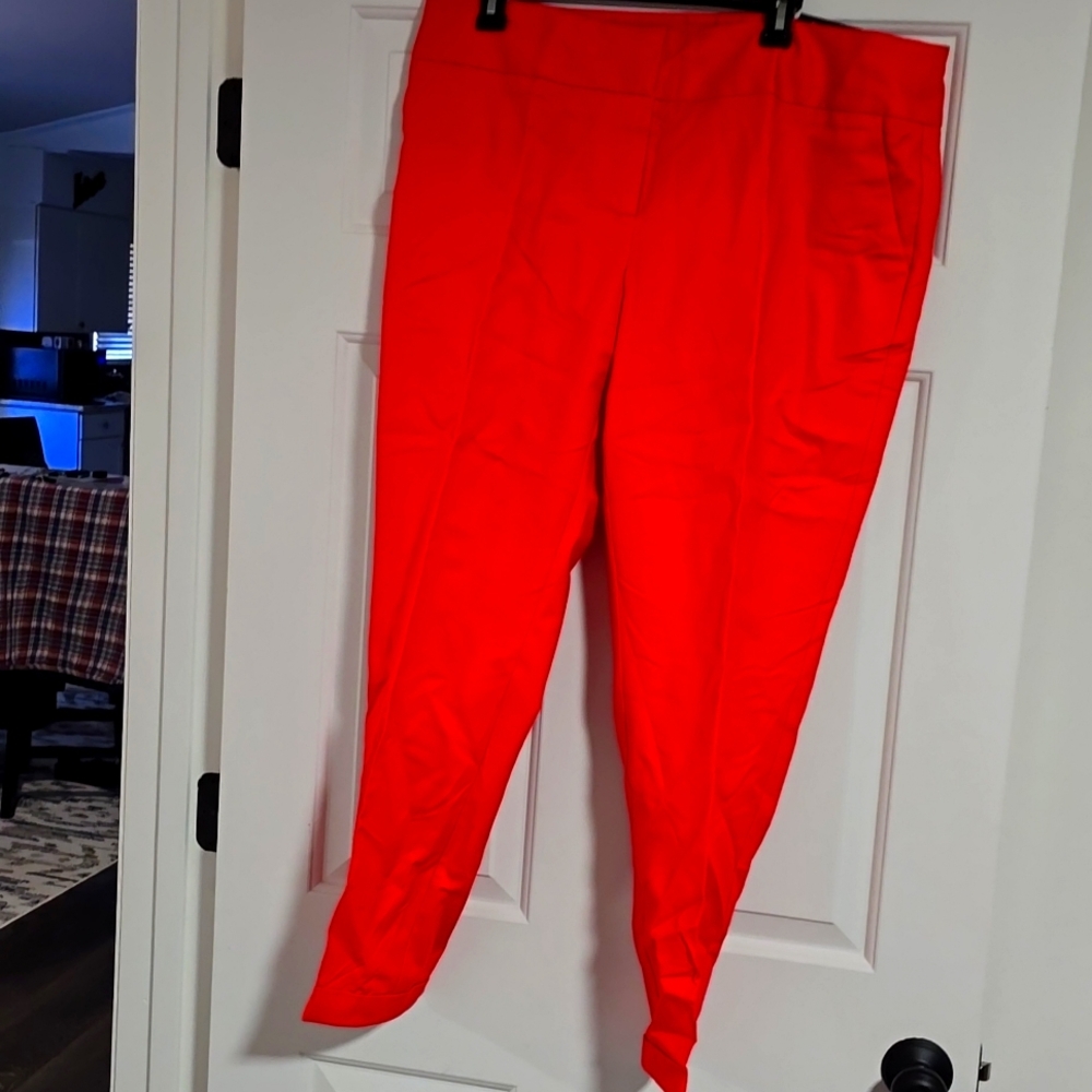 Coral pants with a small cuff at the bottom.  The color is coral.